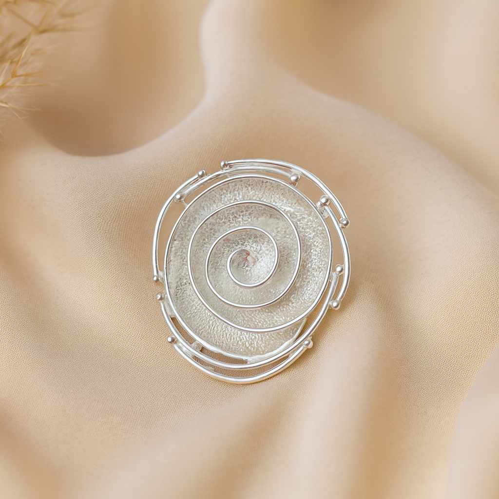 Magnetbrosche „Perlenschnecke“ – elegantes Schal- und Tuch-Accessoire, versilbert